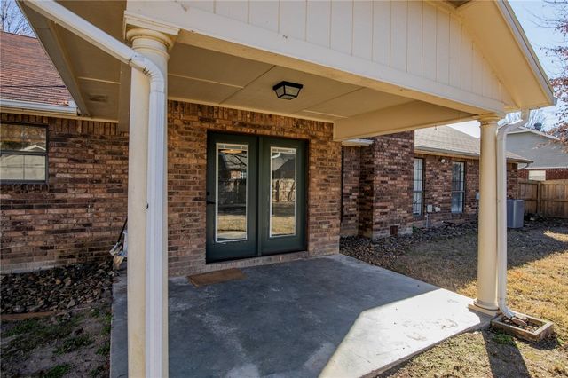 2961 N John Wayne Drive, Fayetteville, AR 72703