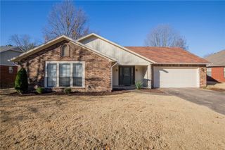 2961 N John Wayne Drive, Fayetteville, AR 72703
