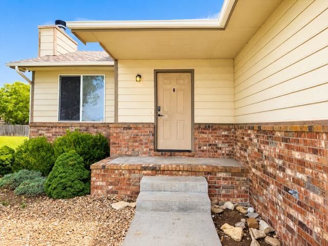 1012 E Winding Lane, Derby, KS 67037