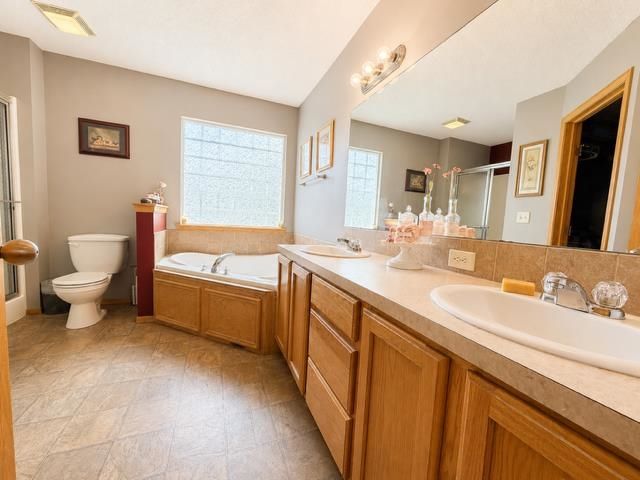 1012 E Winding Lane, Derby, KS 67037