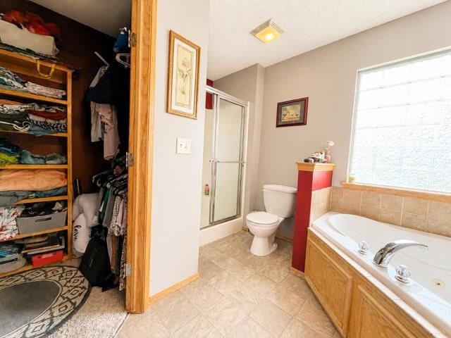 1012 E Winding Lane, Derby, KS 67037
