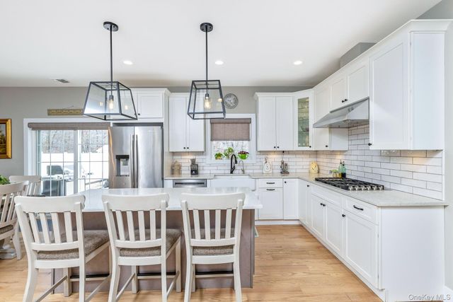 6 Mastro Court, Baiting Hollow, NY 11933