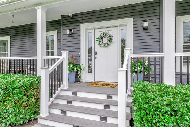 6 Mastro Court, Baiting Hollow, NY 11933