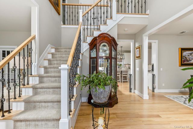 6 Mastro Court, Baiting Hollow, NY 11933