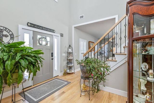 6 Mastro Court, Baiting Hollow, NY 11933