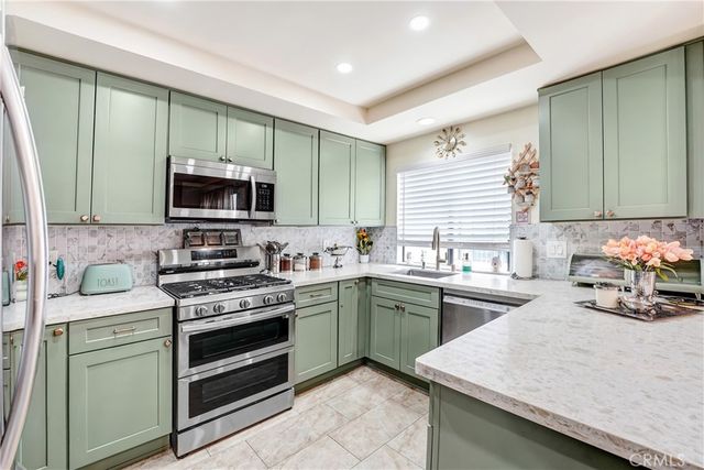 20737 Roscoe Boulevard 203, Winnetka, CA 91306