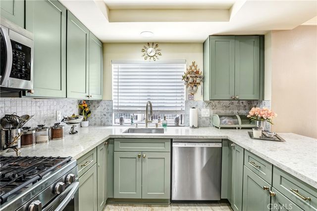 20737 Roscoe Boulevard 203, Winnetka, CA 91306