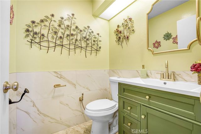 20737 Roscoe Boulevard 203, Winnetka, CA 91306