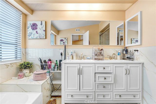 20737 Roscoe Boulevard 203, Winnetka, CA 91306
