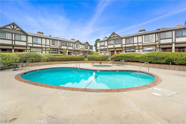 20737 Roscoe Boulevard 203, Winnetka, CA 91306