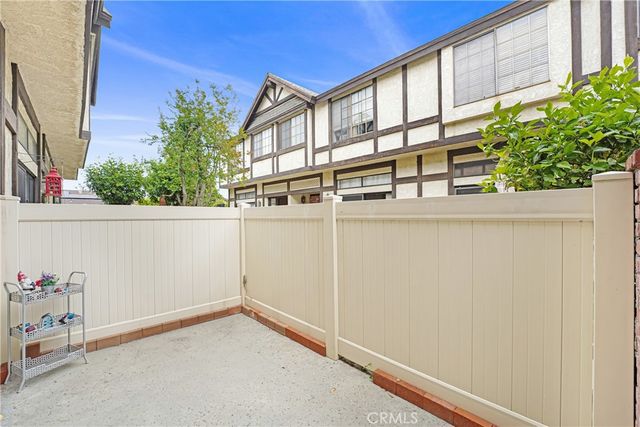 20737 Roscoe Boulevard 203, Winnetka, CA 91306