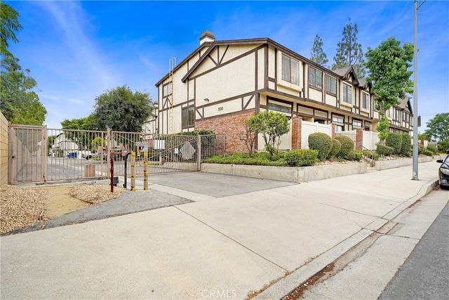 20737 Roscoe Boulevard 203, Winnetka, CA 91306