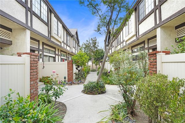 20737 Roscoe Boulevard 203, Winnetka, CA 91306