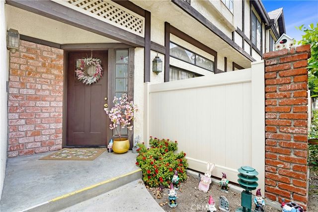 20737 Roscoe Boulevard 203, Winnetka, CA 91306