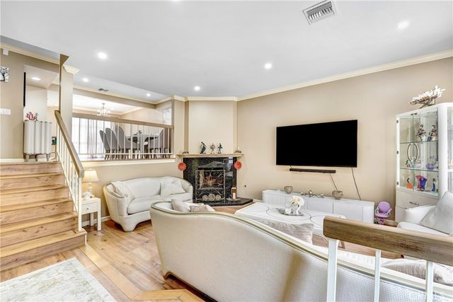 20737 Roscoe Boulevard 203, Winnetka, CA 91306
