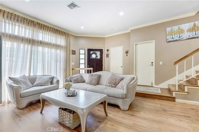 20737 Roscoe Boulevard 203, Winnetka, CA 91306