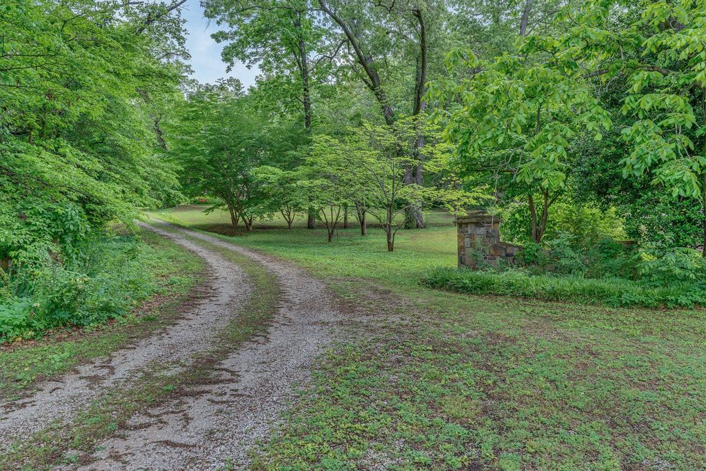 240 Dogwood Dr, Winchester, TN 37398