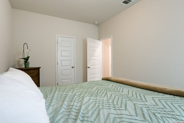 4807 Night Herder, St Hedwig, TX 78152