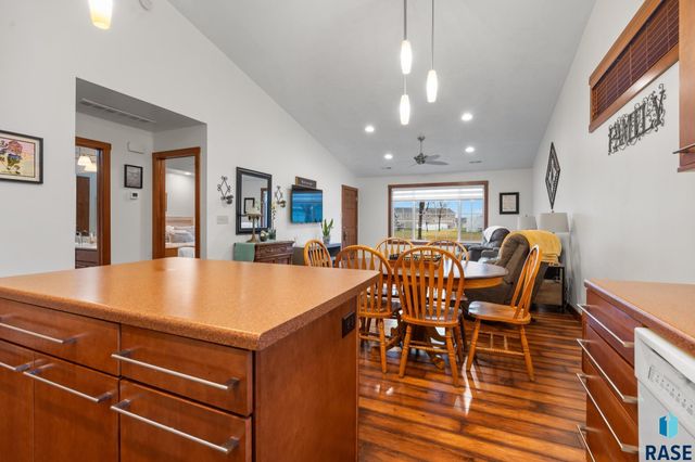 1100 N Redbud Pl, Sioux Falls, SD 57107