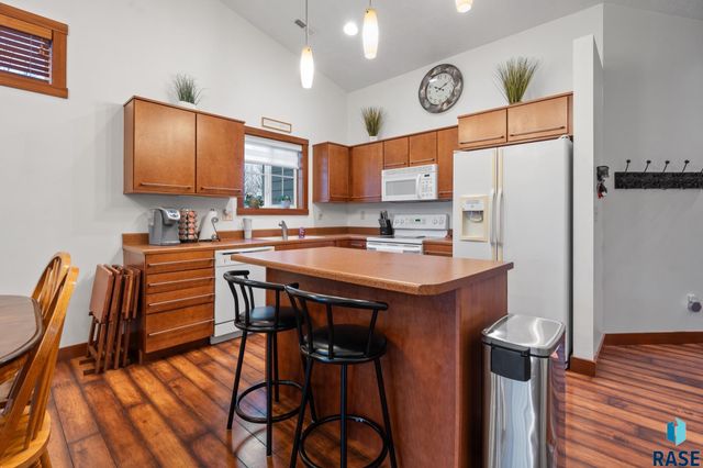1100 N Redbud Pl, Sioux Falls, SD 57107