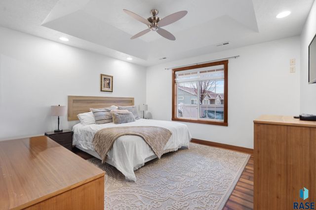 1100 N Redbud Pl, Sioux Falls, SD 57107