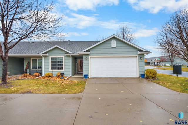 1100 N Redbud Pl, Sioux Falls, SD 57107