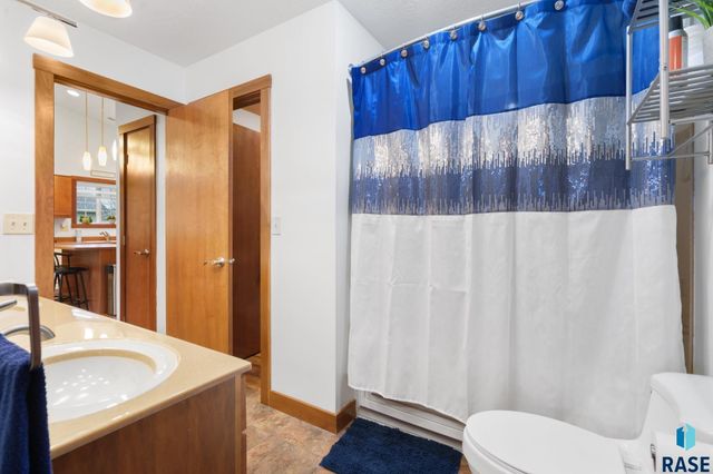 1100 N Redbud Pl, Sioux Falls, SD 57107