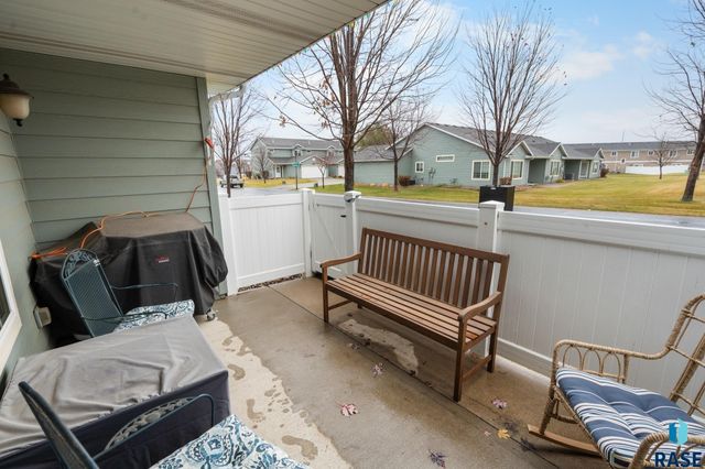 1100 N Redbud Pl, Sioux Falls, SD 57107