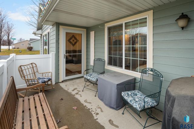 1100 N Redbud Pl, Sioux Falls, SD 57107