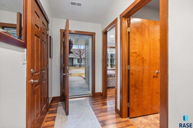 1100 N Redbud Pl, Sioux Falls, SD 57107