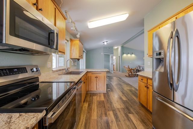 2051 NE Uintah Court, Redmond, OR 97756