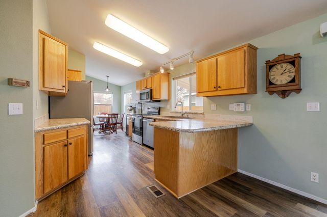 2051 NE Uintah Court, Redmond, OR 97756