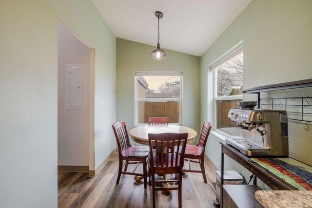 2051 NE Uintah Court, Redmond, OR 97756