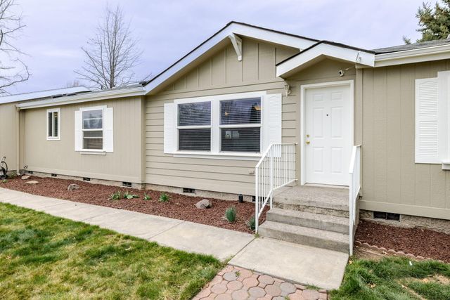 2051 NE Uintah Court, Redmond, OR 97756