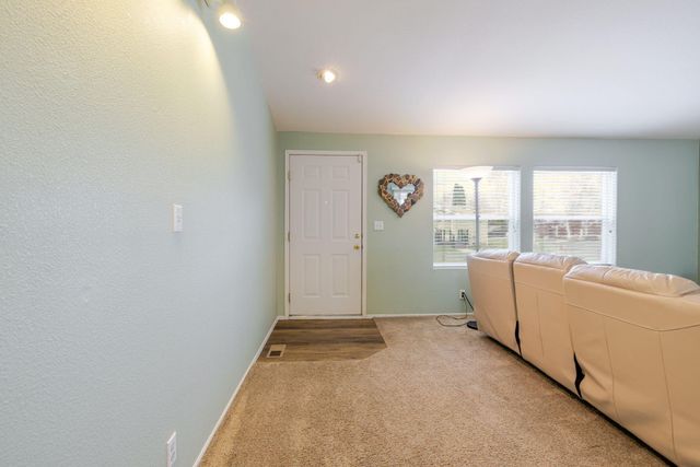 2051 NE Uintah Court, Redmond, OR 97756