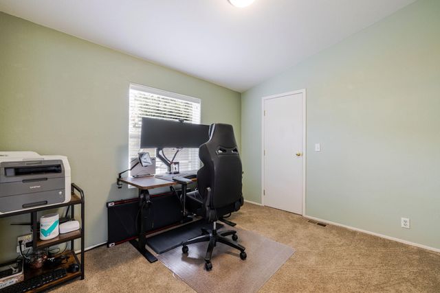 2051 NE Uintah Court, Redmond, OR 97756