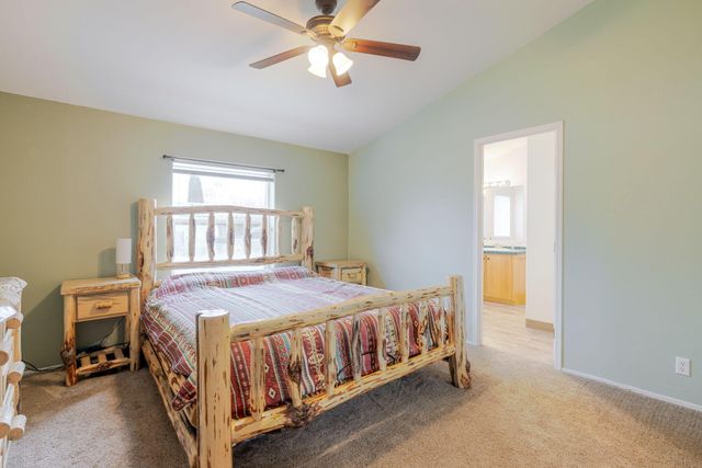 2051 NE Uintah Court, Redmond, OR 97756