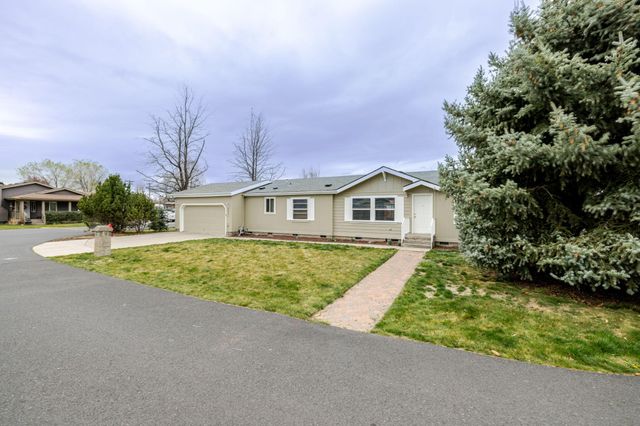 2051 NE Uintah Court, Redmond, OR 97756