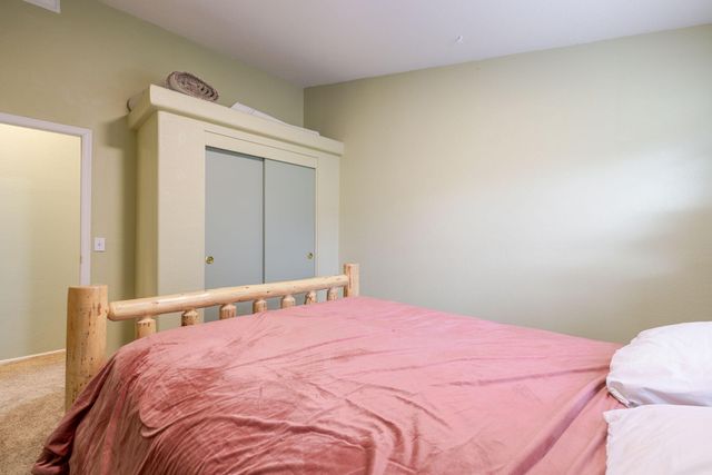 2051 NE Uintah Court, Redmond, OR 97756