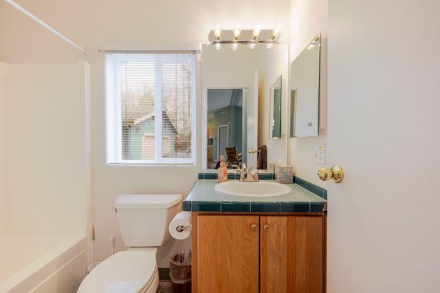 2051 NE Uintah Court, Redmond, OR 97756