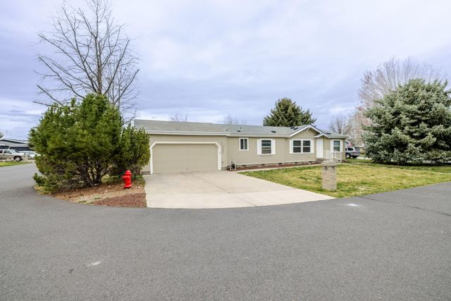 2051 NE Uintah Court, Redmond, OR 97756