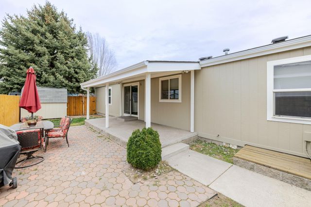2051 NE Uintah Court, Redmond, OR 97756