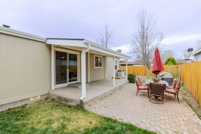 2051 NE Uintah Court, Redmond, OR 97756