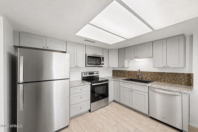 701 W EMELITA Avenue, Mesa, AZ 85210