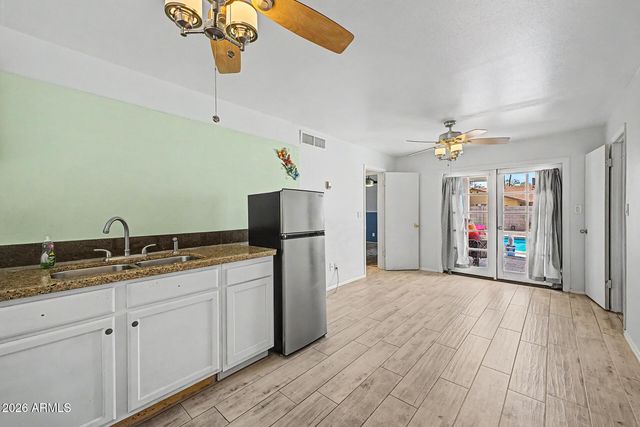 701 W EMELITA Avenue, Mesa, AZ 85210