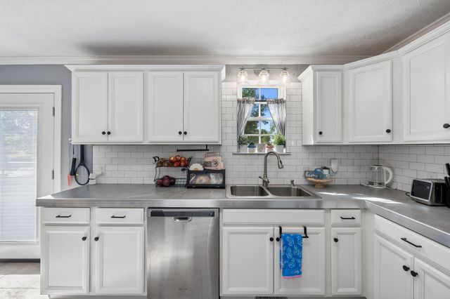 417 William Dr, Pleasant View, TN 37146