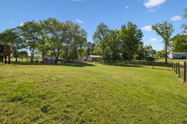 417 William Dr, Pleasant View, TN 37146