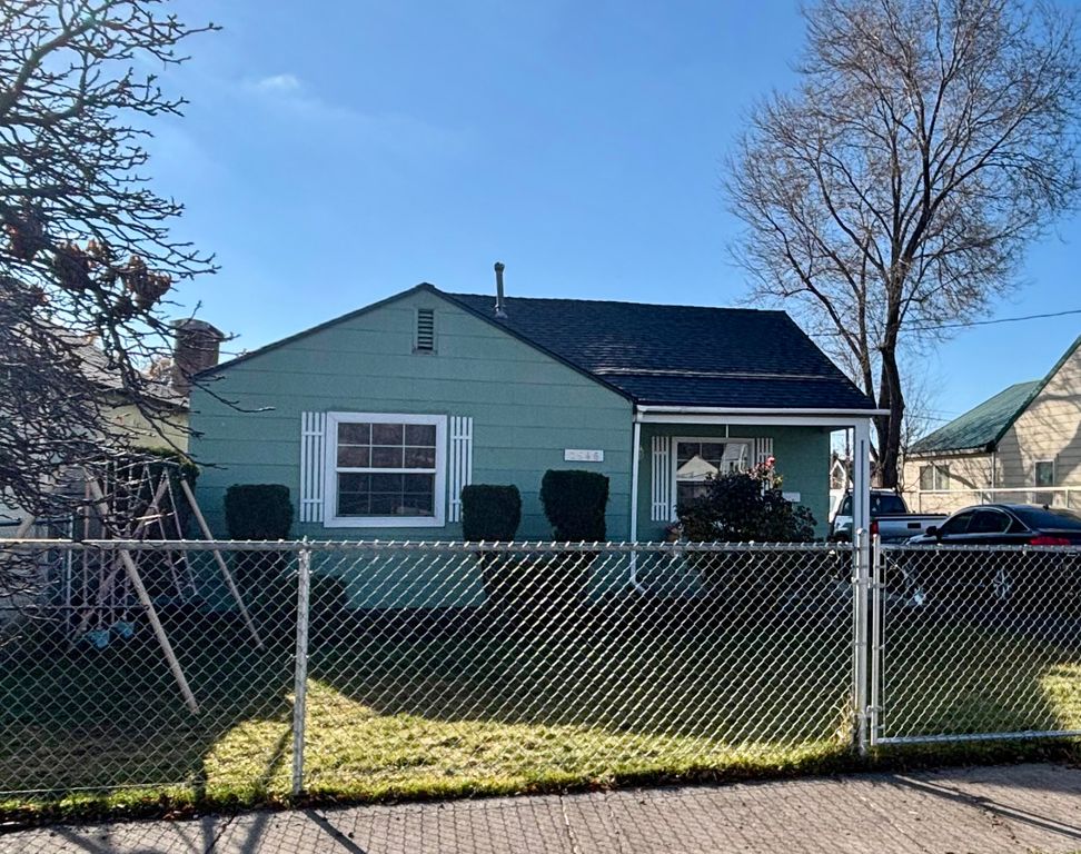 2546 Applegate Avenue, Klamath Falls, OR 97601