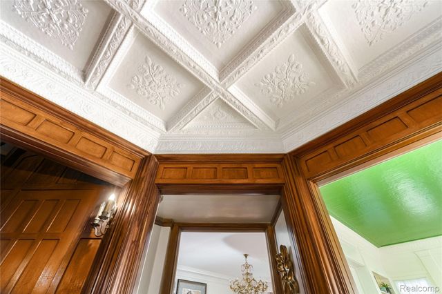 1735 LINCOLNSHIRE Drive, Detroit, MI 48203