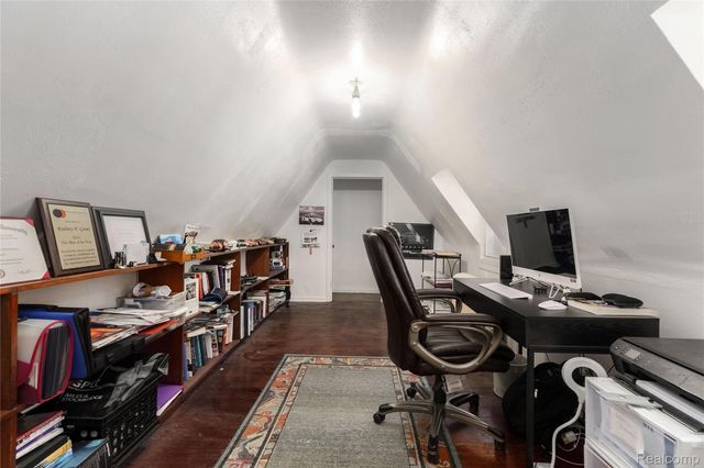 1735 LINCOLNSHIRE Drive, Detroit, MI 48203